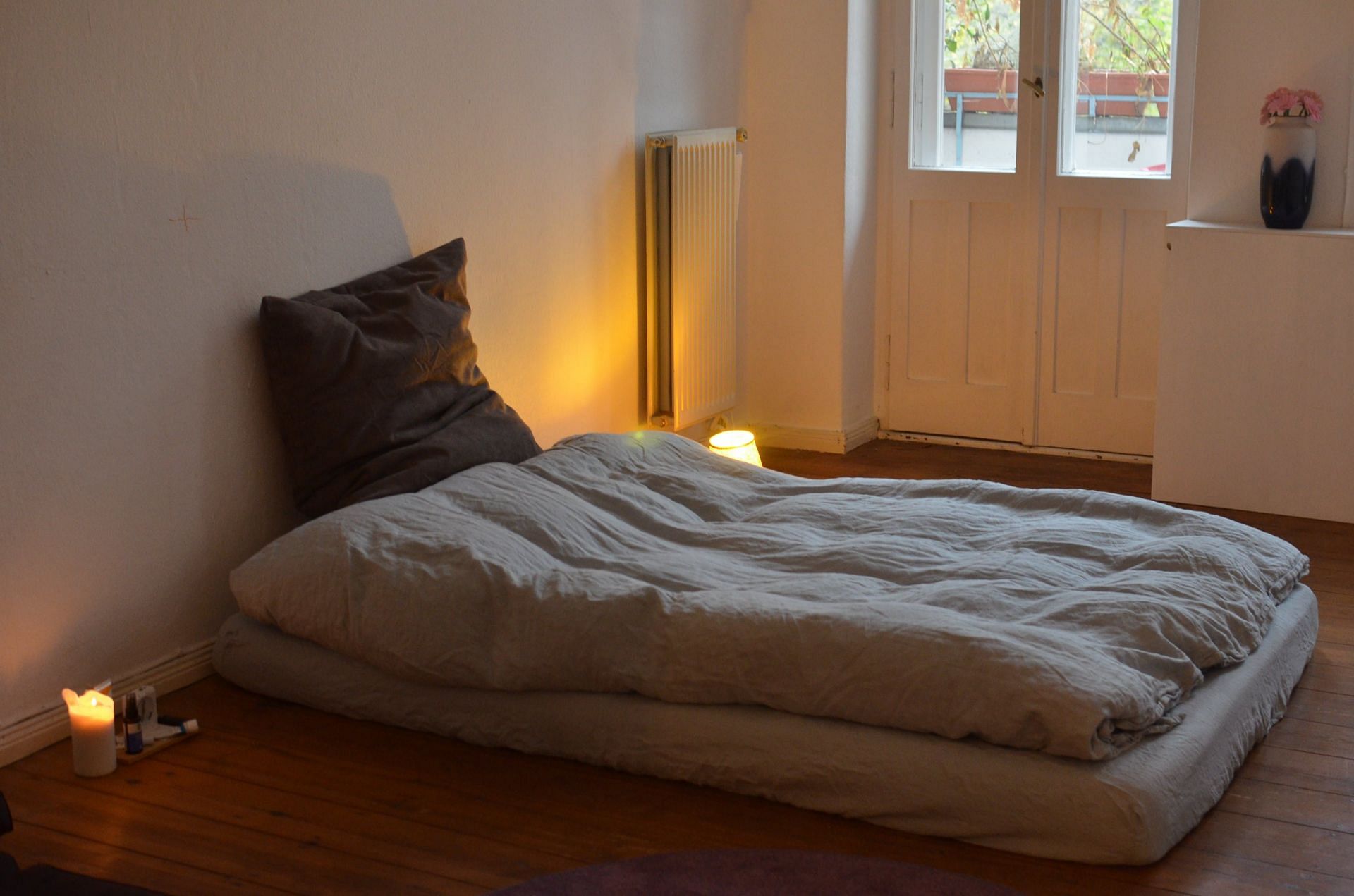 Benefits of clean bed sheets for comfort (image sourced via Pexels / Photo by Skylar)